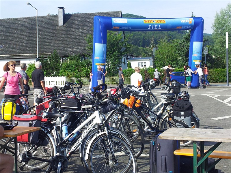 NRW-Radtour: 1.000 verrückte Radler rocken das Lennetal